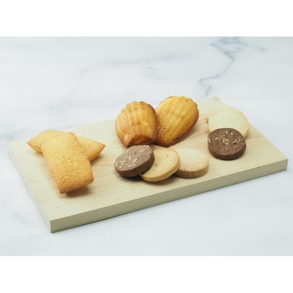 MIYABI'S バウムクーヘン3種と焼き菓子3種(いちごチョコ・ホワイトチョコ・スイートチョコバウム、マドレーヌ×２、フィナンシェ×２、クッキー(イチゴ、バニラ、チョコ)×2)計9個 2002 #804