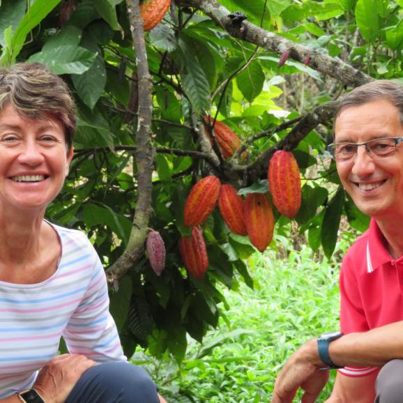 キャラッセルチョコレート 6粒（キャラメル入りチョコレート：ビター3粒、ミルク3粒）05