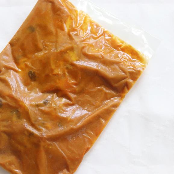 スパイス香るチキンカレー ～味わい深きスパイスとココナッツが香り～ 300g×3食セット02