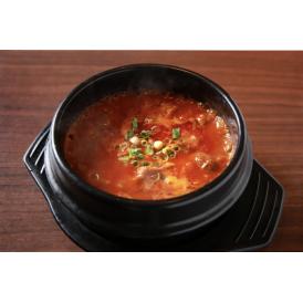 コチュジャンと味噌をベースに、焼肉用の牛すじ肉をじっくりと煮込んだ伝統的な韓国風牛すじ煮込み。