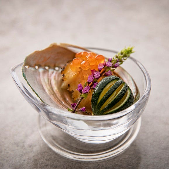 神戸 岡本 「マスターピース」 令和8年 新春 御節 木箱 二段重 フレンチ 生 おせち 『ソレイユ』 全 17品 送料無料 洋風 202604