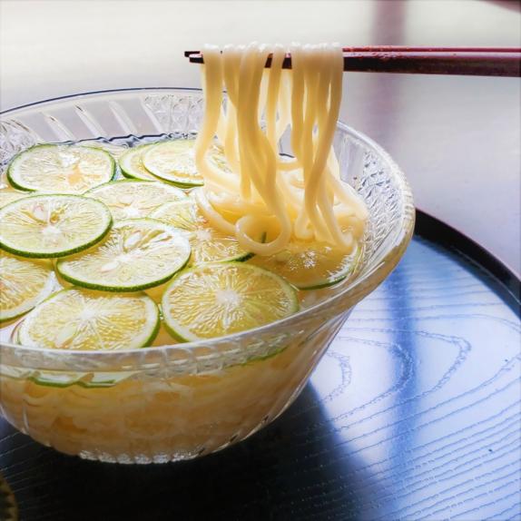 爽やかなすだちが香る！【お取り寄せぐるめ】老舗うどん屋 にし家の