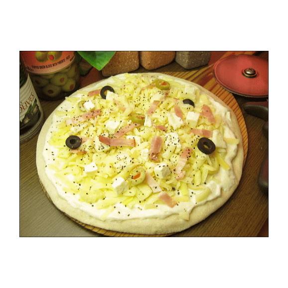 ピザ★タレッジョチーズとkiriチーズのPIZZA（20cm）02