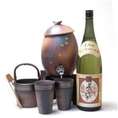 信楽焼・明山窯　焼酎サーバー　火色金小紋　2200ｃｃ(専用木台付き)+萬古焼き備前金彩氷4点セット+井上酒造　熟成麦焼酎　夢のひととき　25度　1800ｍｌ 