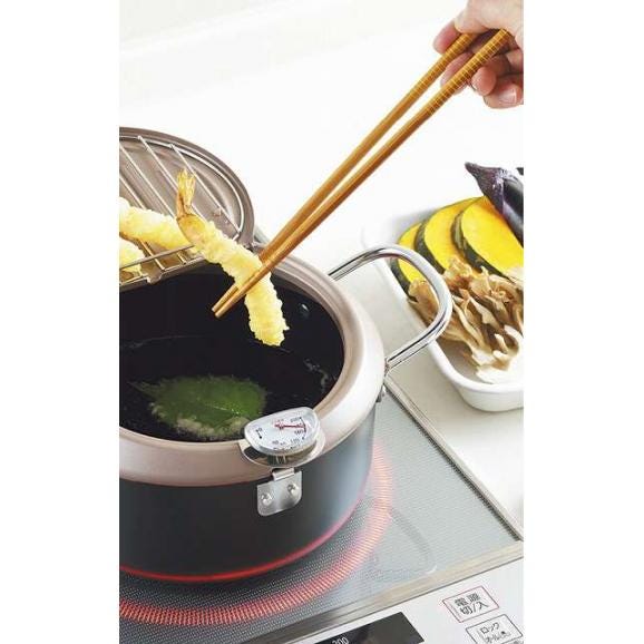 夏の贈り物お中元 バット蓋付天ぷら鍋20cm 食彩亭 0.9L（適正容量）、2.6L（満水容量） 本体・蓋：鉄（シリコン焼付塗装）、取っ手：鉄（クロムメッキ）、アミ：ステンレス鋼 ★温度計付02
