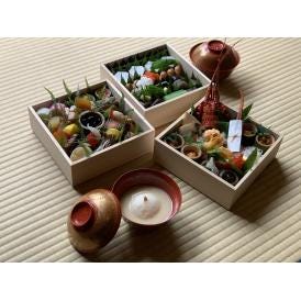 日本の食文化を継承し、料理人の卓越した技術と丁寧な仕事からうまれた伝統的なおせち料理の真髄を3段重に