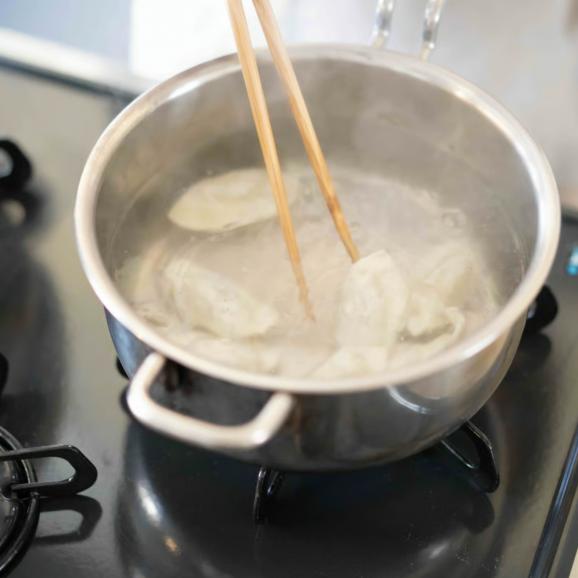 【2025年リニューアル】手作り水餃子 18個 / 自家製酢醤油 付き・にんにく不使用・やさしい味付け03