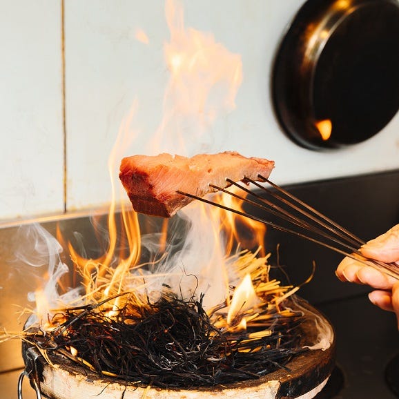 たっぷり藁を使い焼き上げた “極上のかつおたたき” -3食入り-04