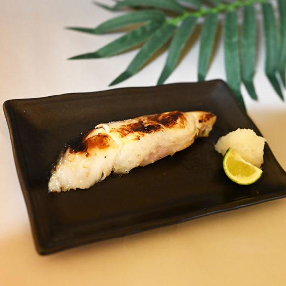 お歳暮 御歳暮 冬ギフト 天然高級魚 銀だら 西京漬 5切入 銀鱈 ギフト プレゼント 送料無料 天然魚 漬魚 漬け魚 贈り物 お祝 内祝 お礼 お返し 誕生日 高級感 冷凍 グルメ 豪華 個包装 04