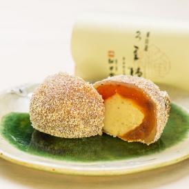 信州市田の干柿で栗きんとんを包み込んだ和菓子でございます。