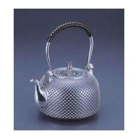 銀製茶器・茶道具　純銀製　釜型　霰（あられ）銀瓶　大野芳光作