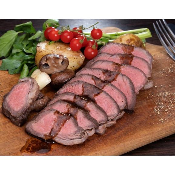 【3個計450g】 北海道産 牛モモ肉のローストビーフ 1個150g以上&times;3 ソース1本付 ※冷凍02