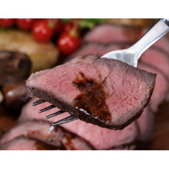 【3個計450g】 北海道産 牛モモ肉のローストビーフ 1個150g以上&times;3 ソース1本付 ※冷凍03