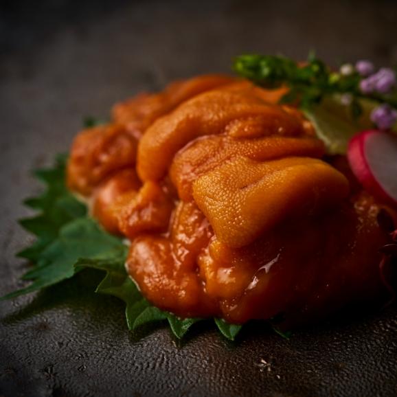 【24年産・全国送料無料】天然の至福 北海道産 匠の「ふり塩うに」_濃厚エゾバフンウニ&とろけるキタムラサキウニ_各100g×2パック【ミョウバン水不使用】02