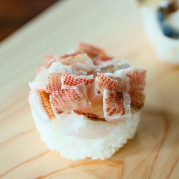 【全国送料無料】“手にぎり”港町の地魚寿司!まえけん謹製 地魚おさかな小町11選(2~3人前 55g×11点)02