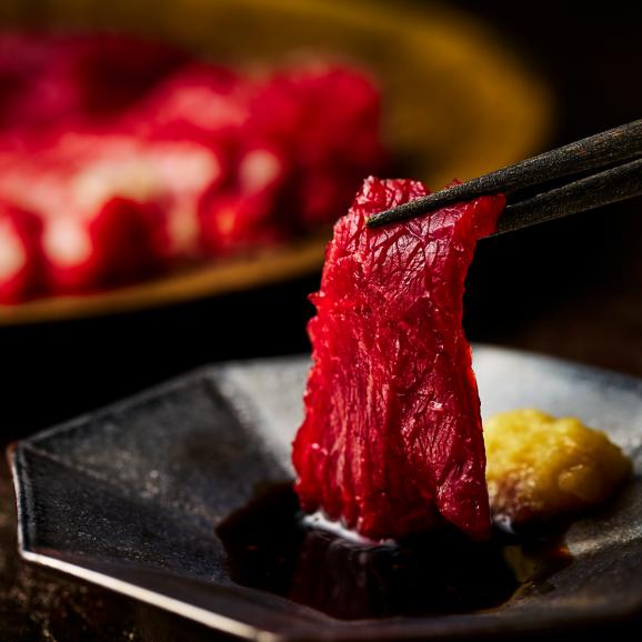 【全国送料無料・ポイント3倍】&ldquo;とろける中トロ入り&rdquo;馬肉生育マイスターのお墨付き&ldquo;朝採れ&rdquo;「ふじ馬刺し 彩」 240g(上赤身80g2点 中トロ80g1点） 4~6人前 タレ・生姜付【熊本より直送】02