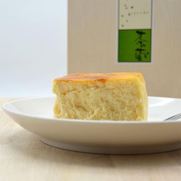 2026年3月頃～予約開始予定【母の日ギフト】桑名園／ベイクドチーズケーキ[木箱入り]03