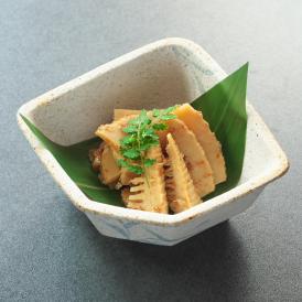地元京都産の竹の子を使用。たっぷりと鰹節をまぶして炊き上げ、やさしい味付けに仕上げています。