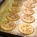 ニッキせんべい(30枚缶入)・和歌浦せんべい(34枚缶入) セット（種萬 廣田本舗 ）