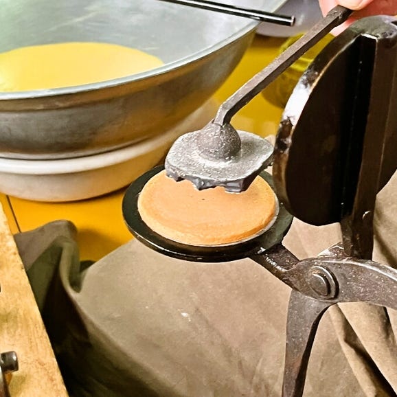 和歌浦せんべい(34枚缶入) 2缶セット（種萬 廣田本舗）02