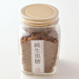 一般的な黒糖と違い、江戸時代から継承される伝統的製法で造られた完全無添加、完全手造りの黒糖。