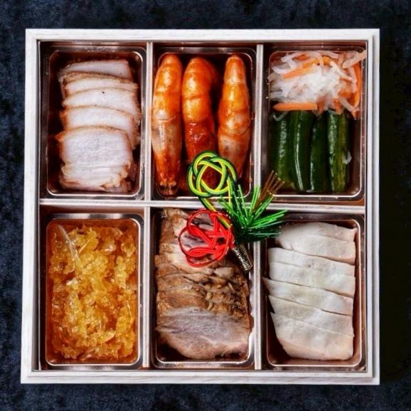 【おせち 早割 2026 生おせち】伊勢外宮奉納 ふかひれ鮑キャビア入り 豪華中華生おせち 三段重 木箱入 3〜4人前05