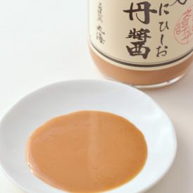 醤油では珍しいウニを使った「雲丹ひしお」。じっくり熟成発酵させ仕上げている逸品です。