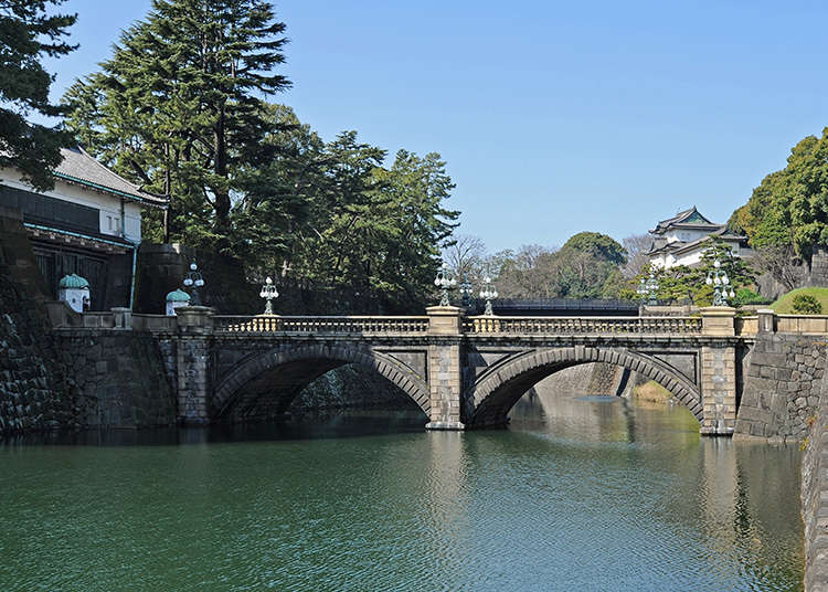 สะพานนิจูบาชิ(Two-tiered Bridge) ที่ทอดไปยังพระราชวัง