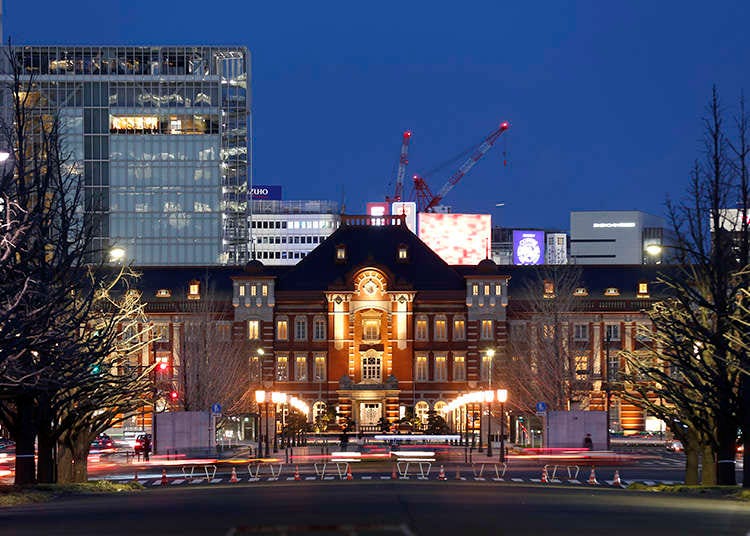 Mendekati karya dan seni bina di Stesen Tokyo