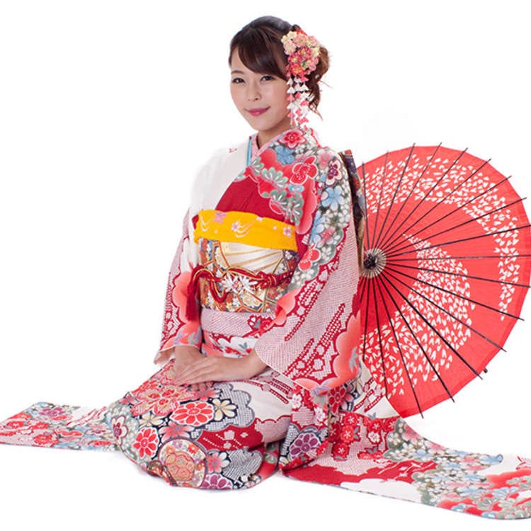 How About Strolling the Streets of Asakusa While Wearing a Kimono?