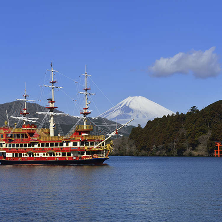 Sightseeing on Lake Ashi by a Luxurious Pirate Ship