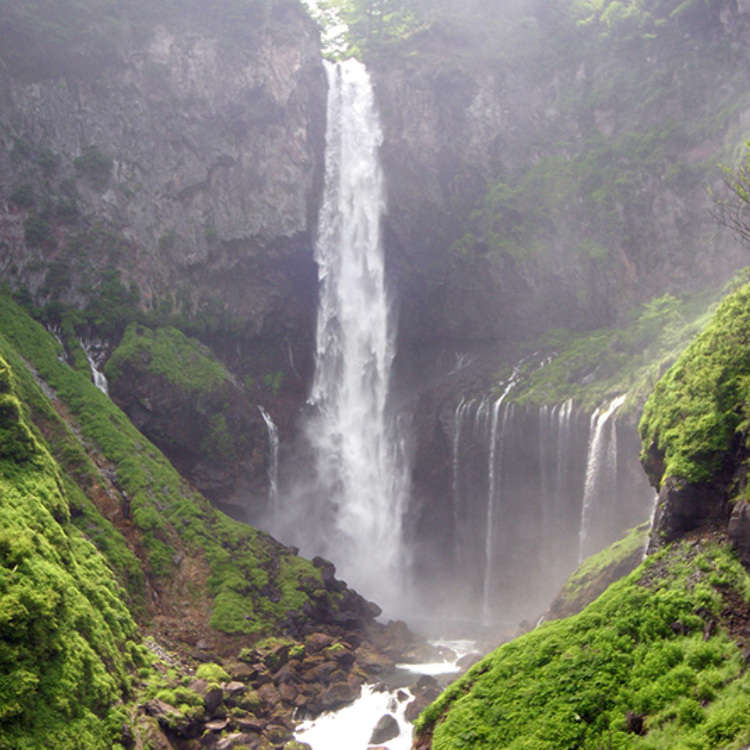 日本为数不多的落差巨大、震撼力十足的瀑布