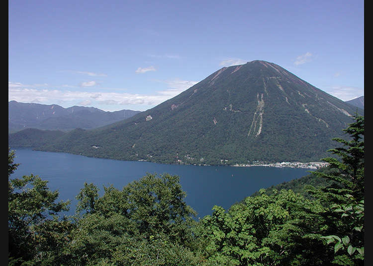 可以享受到各個不同季節面貌的著名水上景點「中禪寺湖」