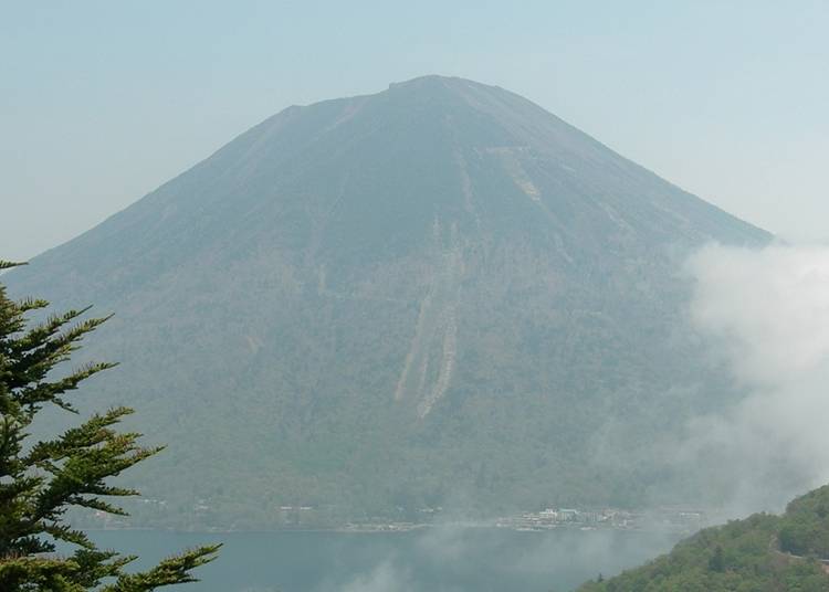 日本百大山之一的男體山