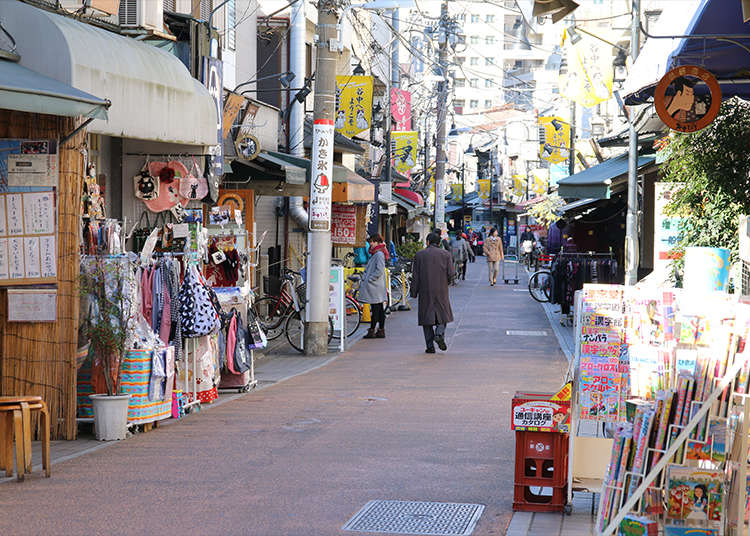 2. Snack While Strolling Along Yanaka Ginza Shopping Street