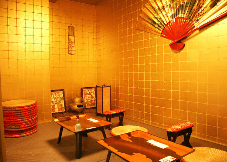 2. Mononopu: ¡Siéntase como un comandante militar en este Maid Cafe de Tokio al estilo del periodo Sengoku! 