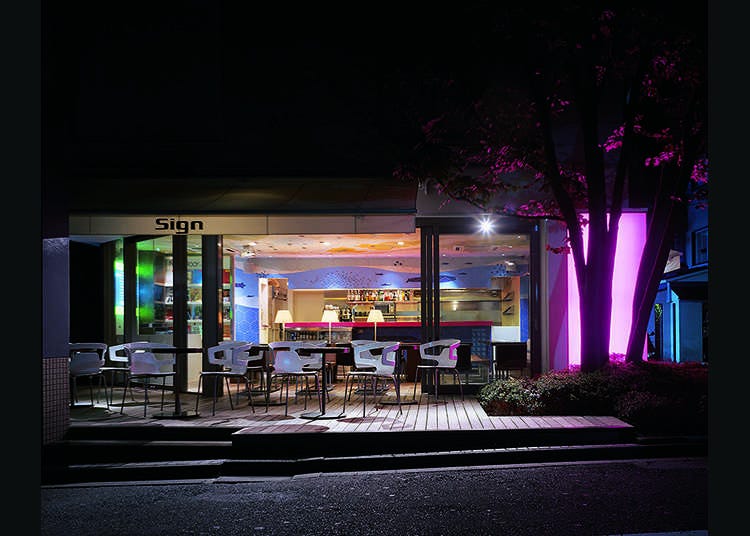 4. Sign Daikanyama - Terrace seats looking out onto the streets