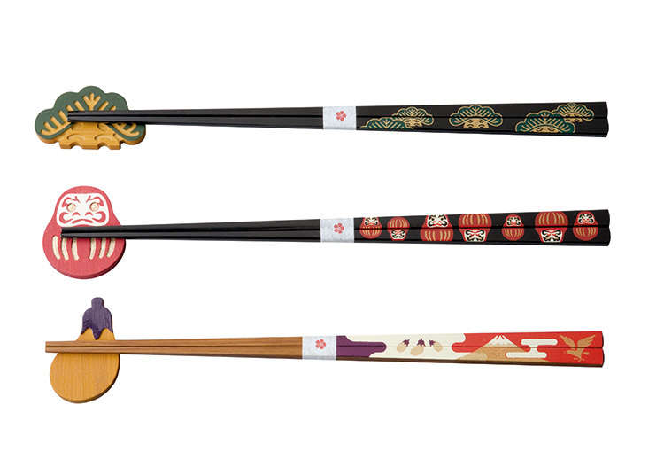 A set of urushi-bashi (urushi lacquered chopsticks) and hashi-oki (chopstick rest)
