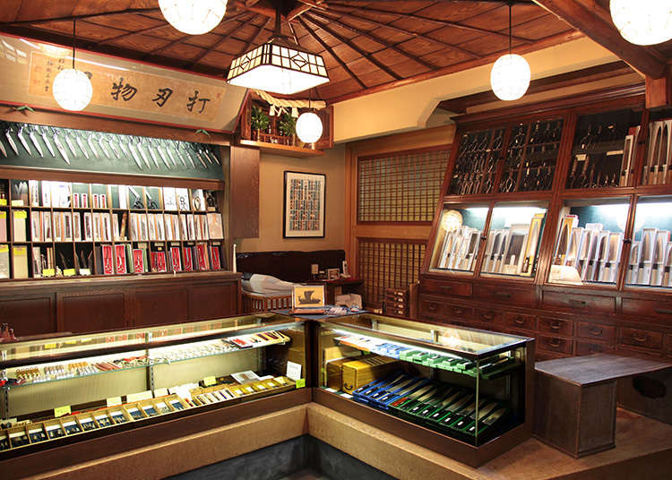 가게 이름에서 자신감이 엿보이는 '우치하모노(두드려 만드는 칼 등의 제품)'의 전통 있는 가게