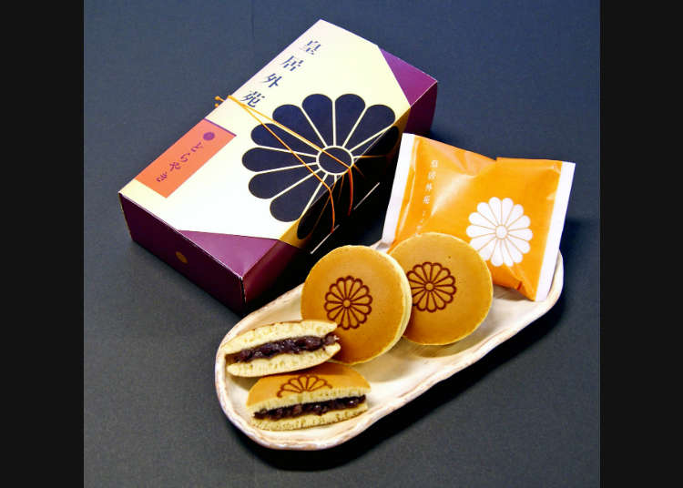 Kokyo Gaien Dorayaki (bean-jam pancake)