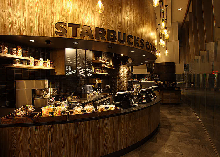Berehat sebentar di Starbucks yang terletak di hadapan Stesen Shibuya