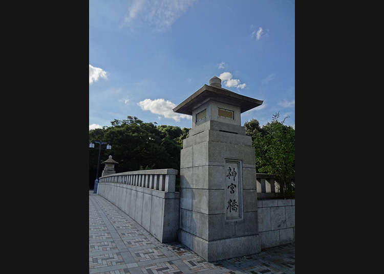 Crossing Jingu-bashi (Jingu Bridge)