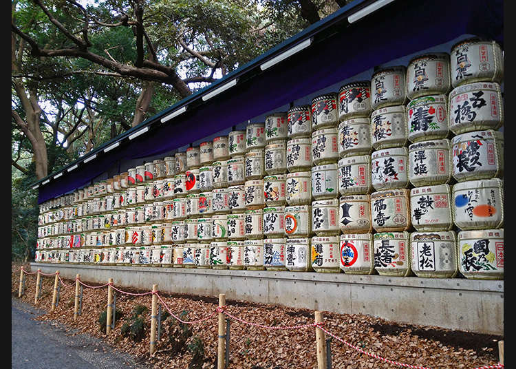 Sake (arak beras Jepun) untuk persembahan kepada tuhan