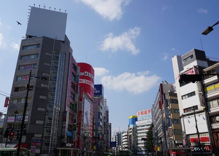 Shopping district on Ikebukuro Station's west side. Photo: PIXTA.