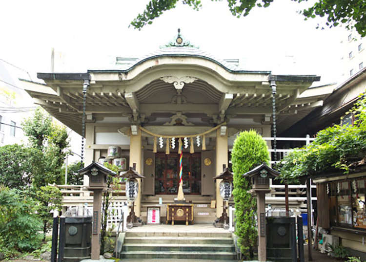 Yasaki-inari Shrine with an Emerald Roof