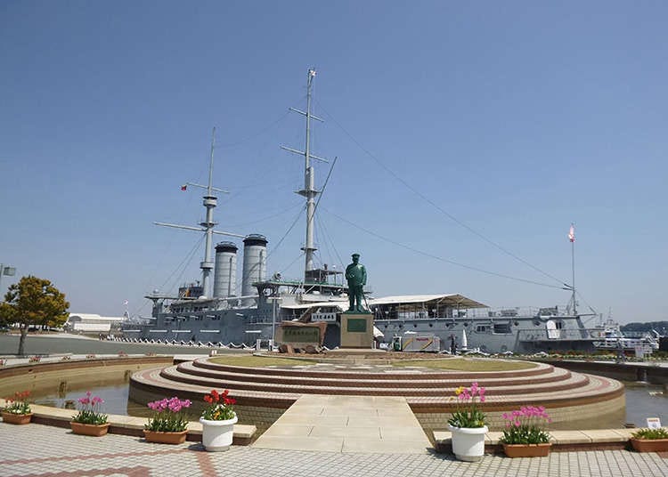 Melawat tempat tempat yang berkaitan dengan tokoh tokoh sejarah di "Yokosuka" di mana suasana eksotik masih kekal kuat