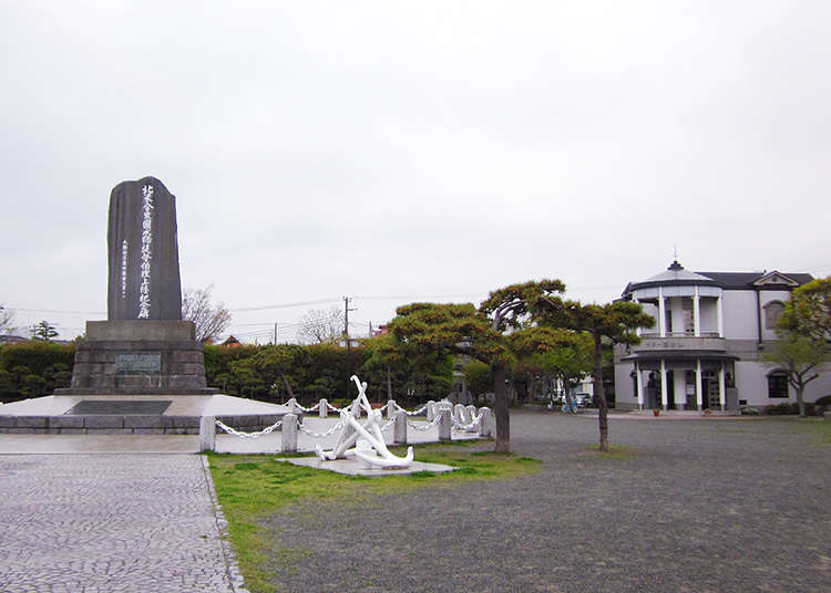 페리 내항을 기념한 기념비가 있는 공원