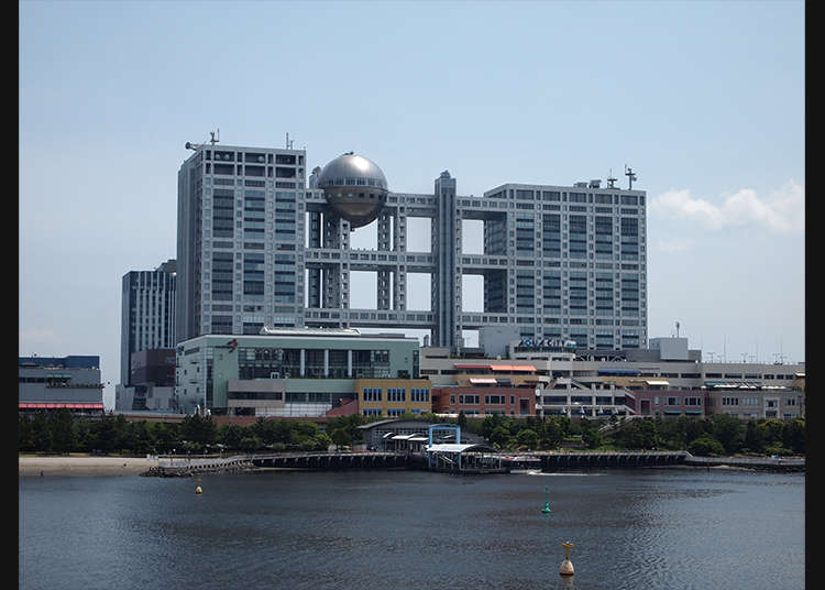 6. Check out the cool architecture of the Fuji Television Building