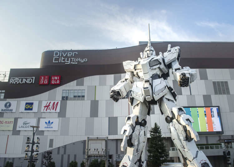 12. Snap a selfie in front of the Gundam Unicorn statue!