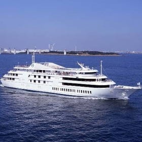 Makan Siang di Kapal Pesiar Tokyo Bay (The Symphony)
Gambar: KLOOK